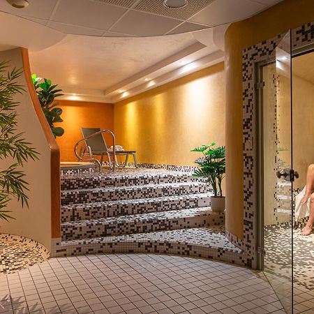 Le Mauritia Hotel Et Spa Порник Екстериор снимка