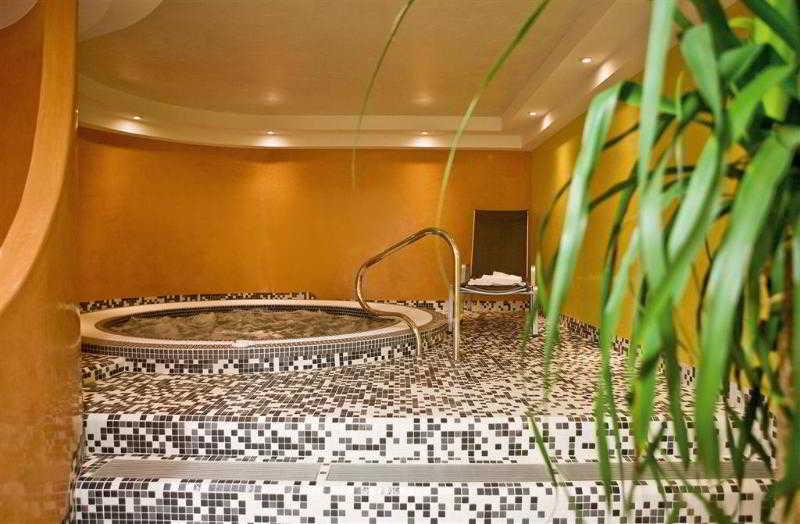 Le Mauritia Hotel Et Spa Порник Съоръжения снимка