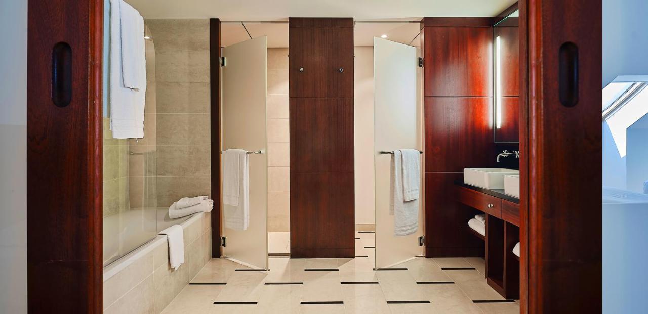 Le Mauritia Hotel Et Spa Порник Екстериор снимка