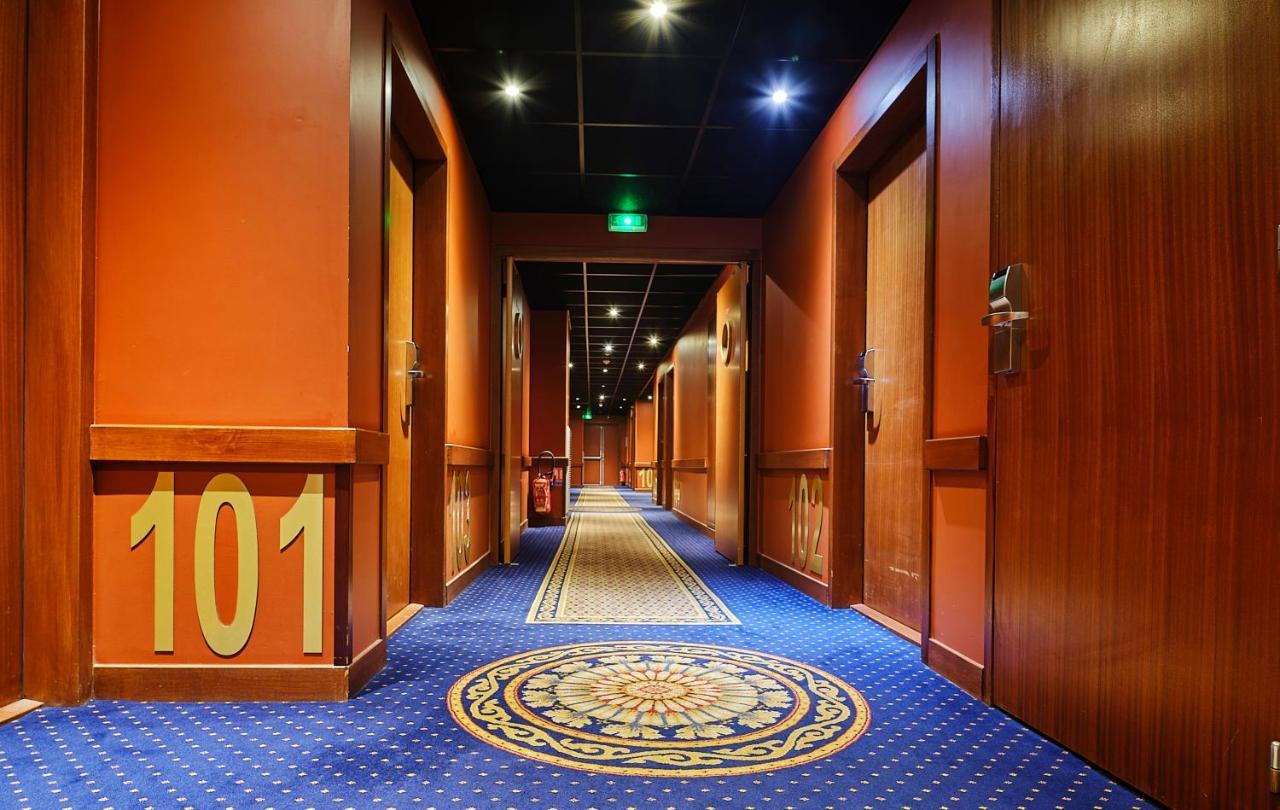 Le Mauritia Hotel Et Spa Порник Екстериор снимка