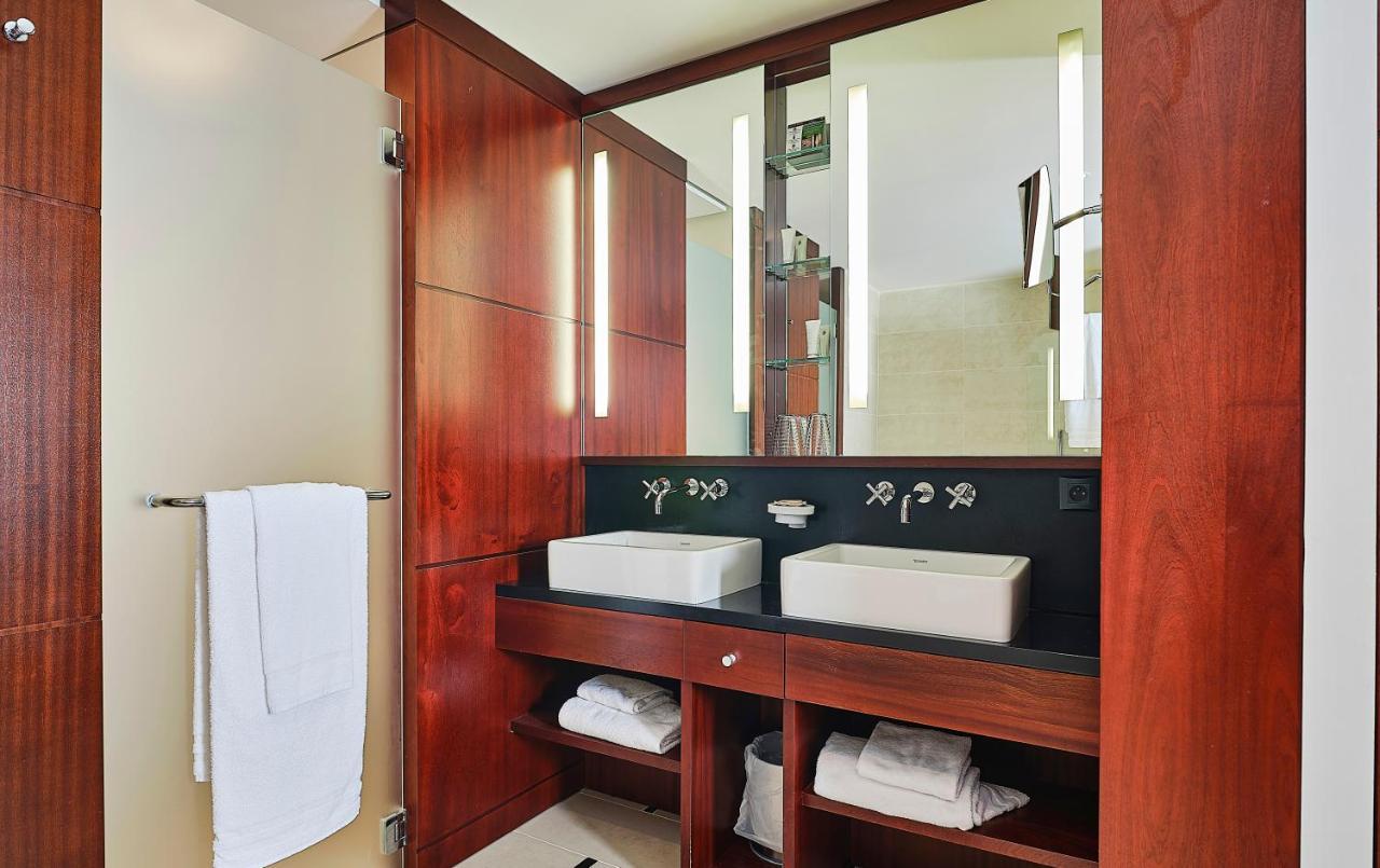 Le Mauritia Hotel Et Spa Порник Екстериор снимка