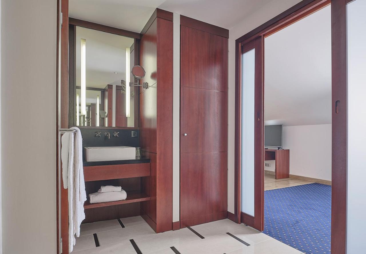 Le Mauritia Hotel Et Spa Порник Екстериор снимка