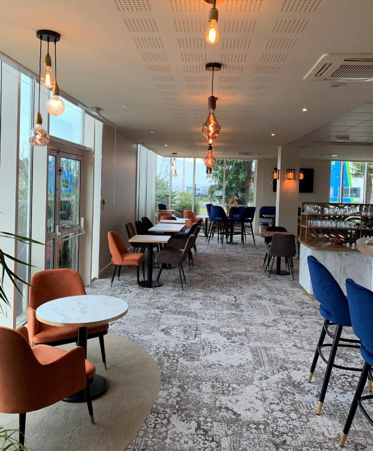 Le Mauritia Hotel Et Spa Порник Екстериор снимка