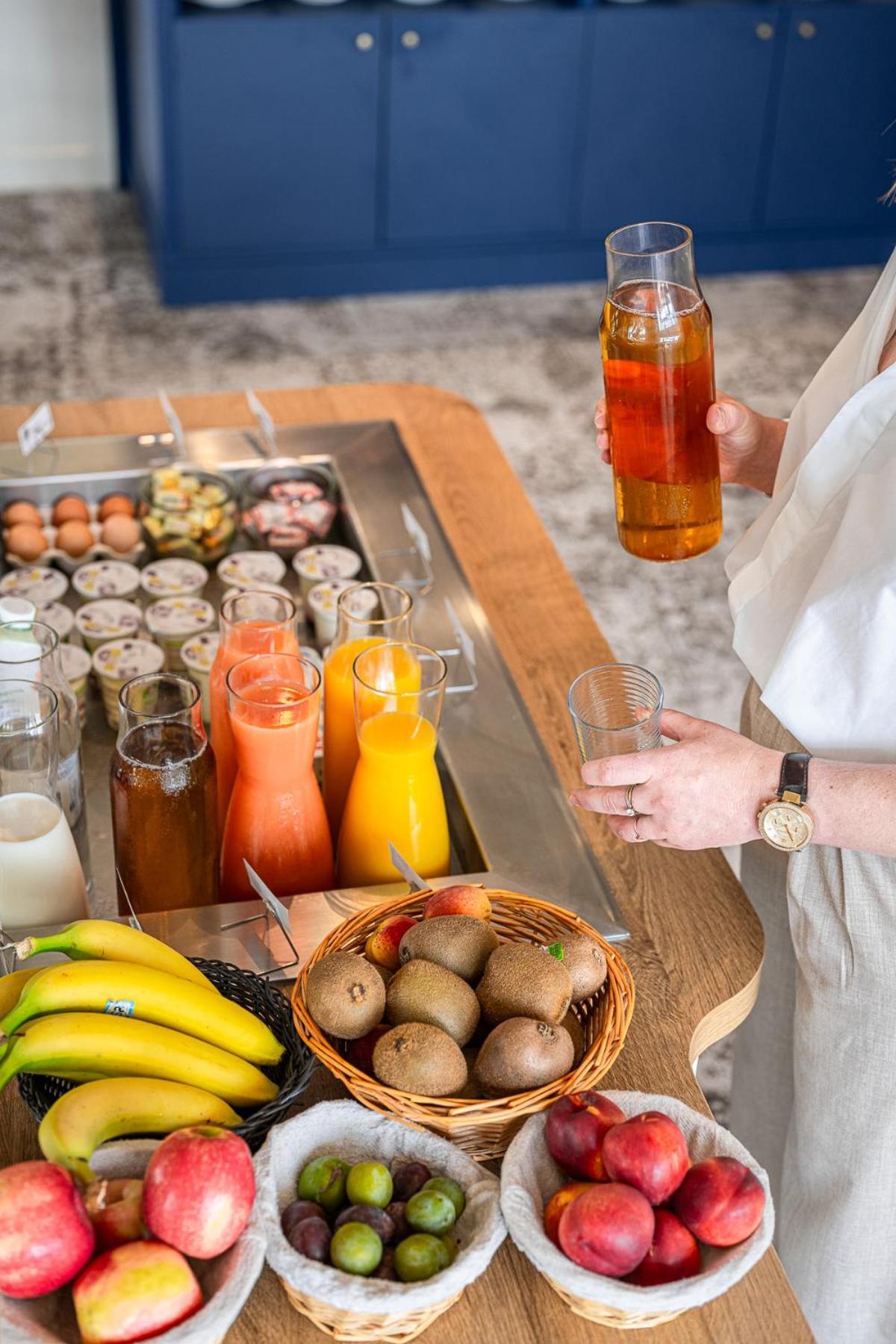 Le Mauritia Hotel Et Spa Порник Екстериор снимка