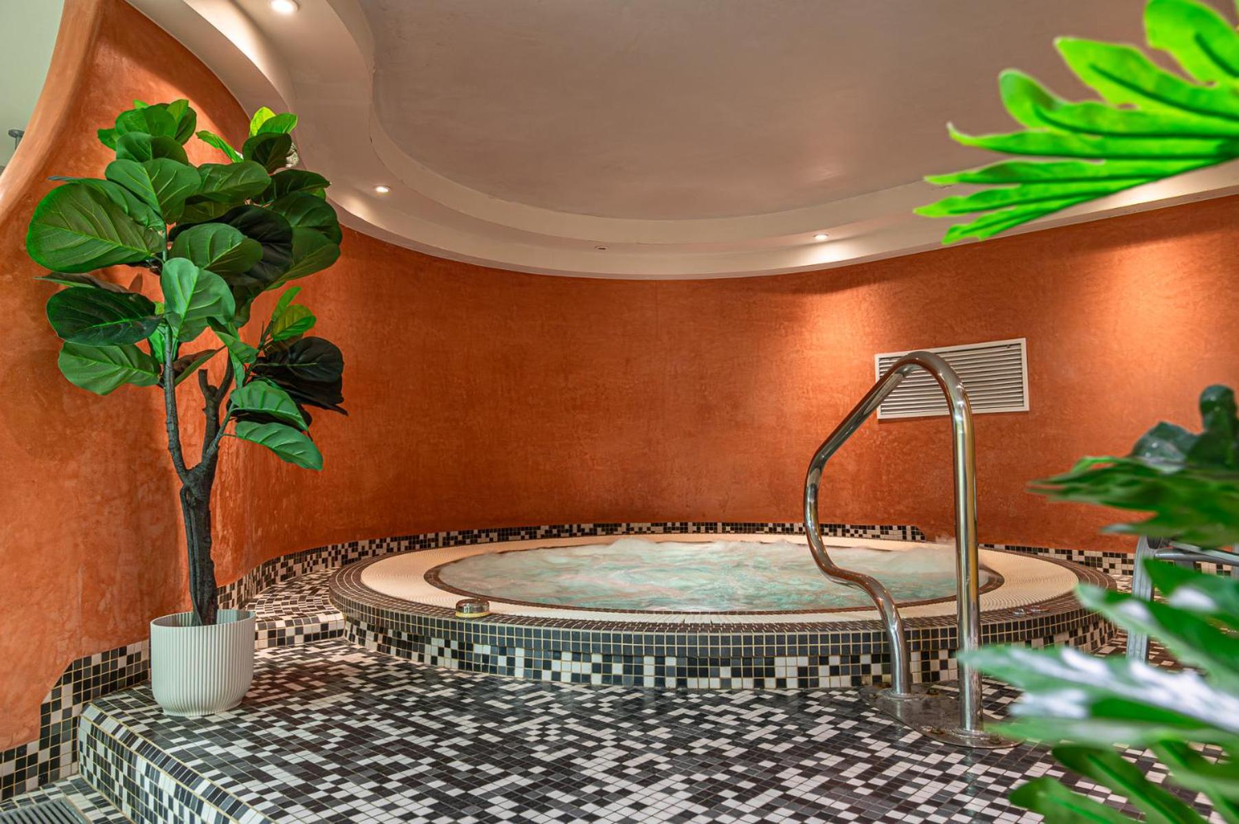 Le Mauritia Hotel Et Spa Порник Екстериор снимка