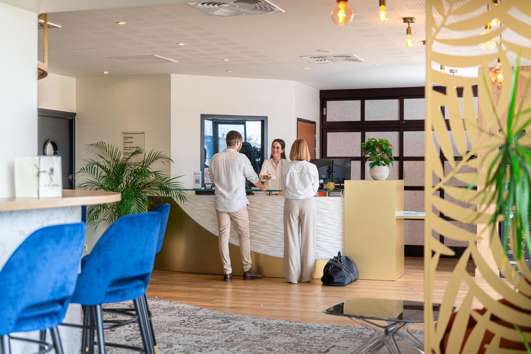 Le Mauritia Hotel Et Spa Порник Екстериор снимка