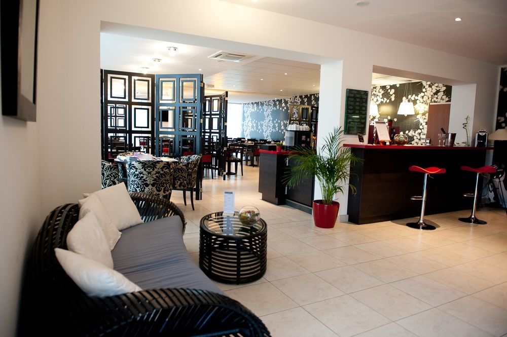 Le Mauritia Hotel Et Spa Порник Екстериор снимка