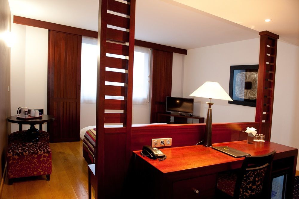 Le Mauritia Hotel Et Spa Порник Екстериор снимка
