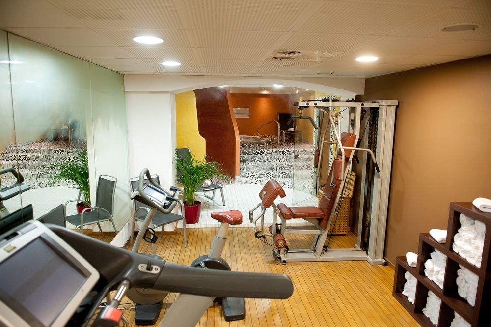 Le Mauritia Hotel Et Spa Порник Екстериор снимка