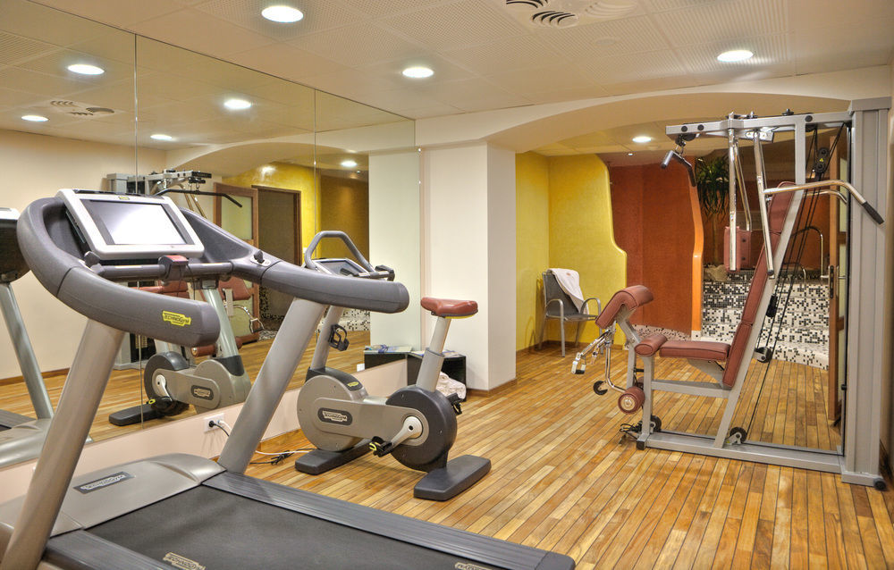 Le Mauritia Hotel Et Spa Порник Екстериор снимка